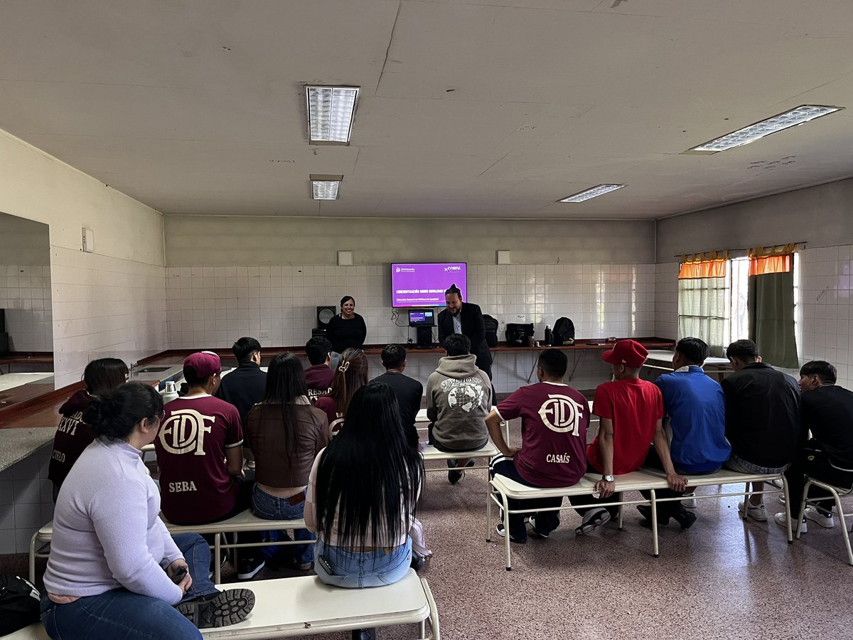 SanJustodppba's tweet photo. ✂️ TALLER CORTÁ A TIEMPO

Recorrimos las escuelas de La Matanza, concientizando sobre noviazgos violentos. Brindando herramientas para construir vínculos sanos.

Si querés que vayamos a tu escuela, contactanos. https://t.co/oMS3lAexQH