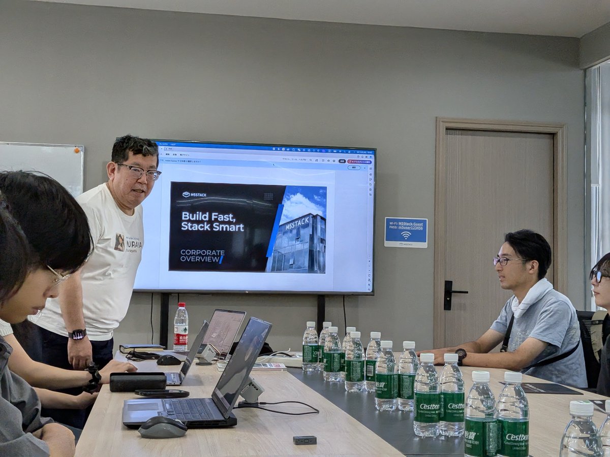 GomiHgy's tweet photo. さて今日は @M5Stack に見学に行きました。日本から帰国したばかりなのにありがとうございました。

学生向けに@murayahkさんが今までのM5Stackの歴史や、自然言語でM5Stackを手軽に制御できるAIFlowを紹介いただいたり、製品やプロトタイピングルームなどを見学させていただきました。 https://t.co/xayOof1TTP
