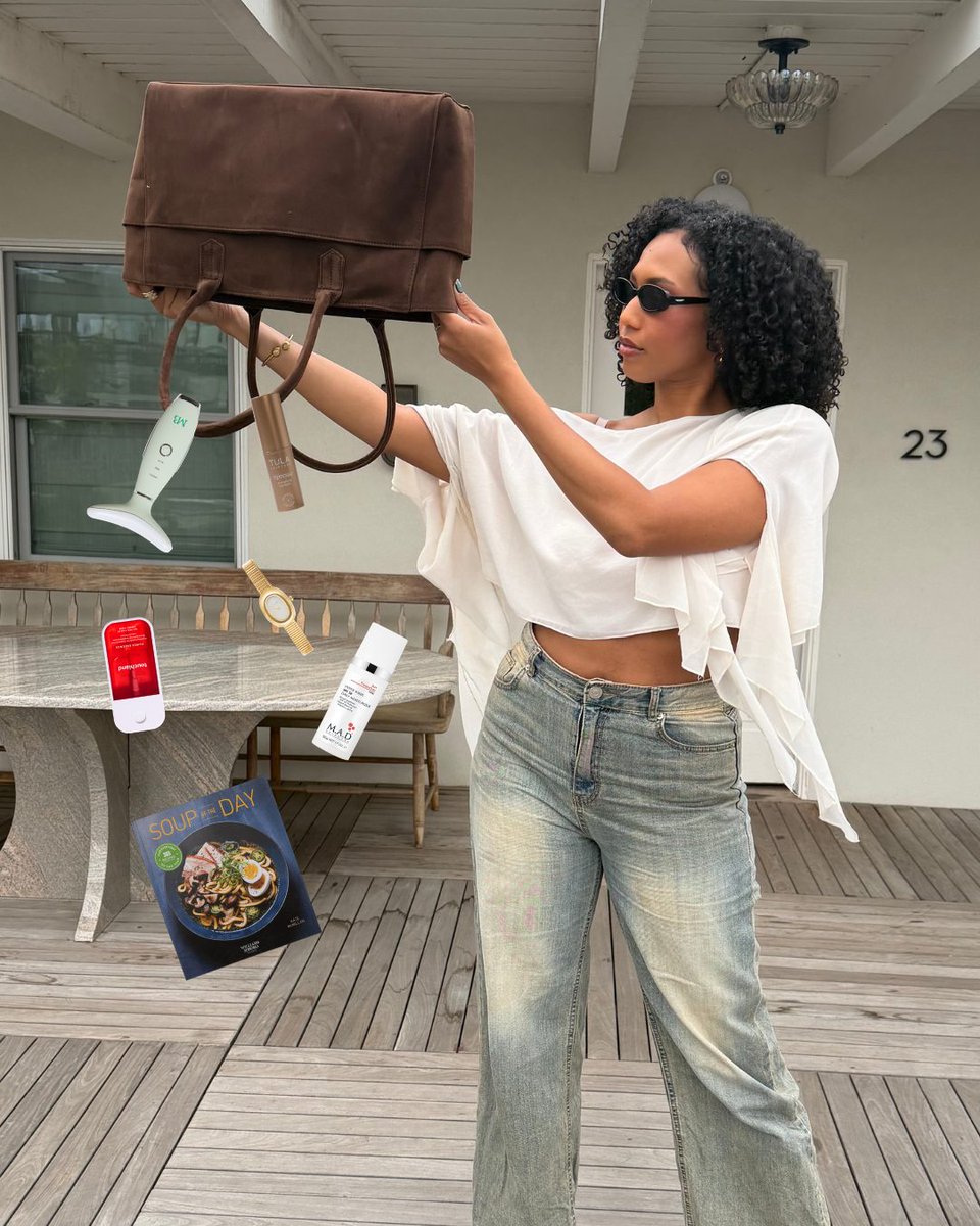 FabFitFun's tweet photo. What's in my bag: Fall edition 👜 🍂

It's not too late to secure your perfect Fall Box. Click the link below or go to the FabFitFun app to order yours before it's too late!

https://t.co/O2H0mfeQUG https://t.co/wUIkKLGYhF