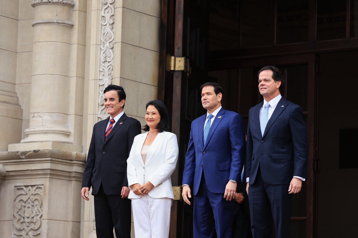 presidenciaperu's tweet photo. La presidenta de la república, Keiko Fujimori, recibe en Palacio de Gobierno al secretario de Estado de los Estados Unidos, Marco Rubio, y a la delegación oficial que lo acompaña. https://t.co/amofsqyTyn