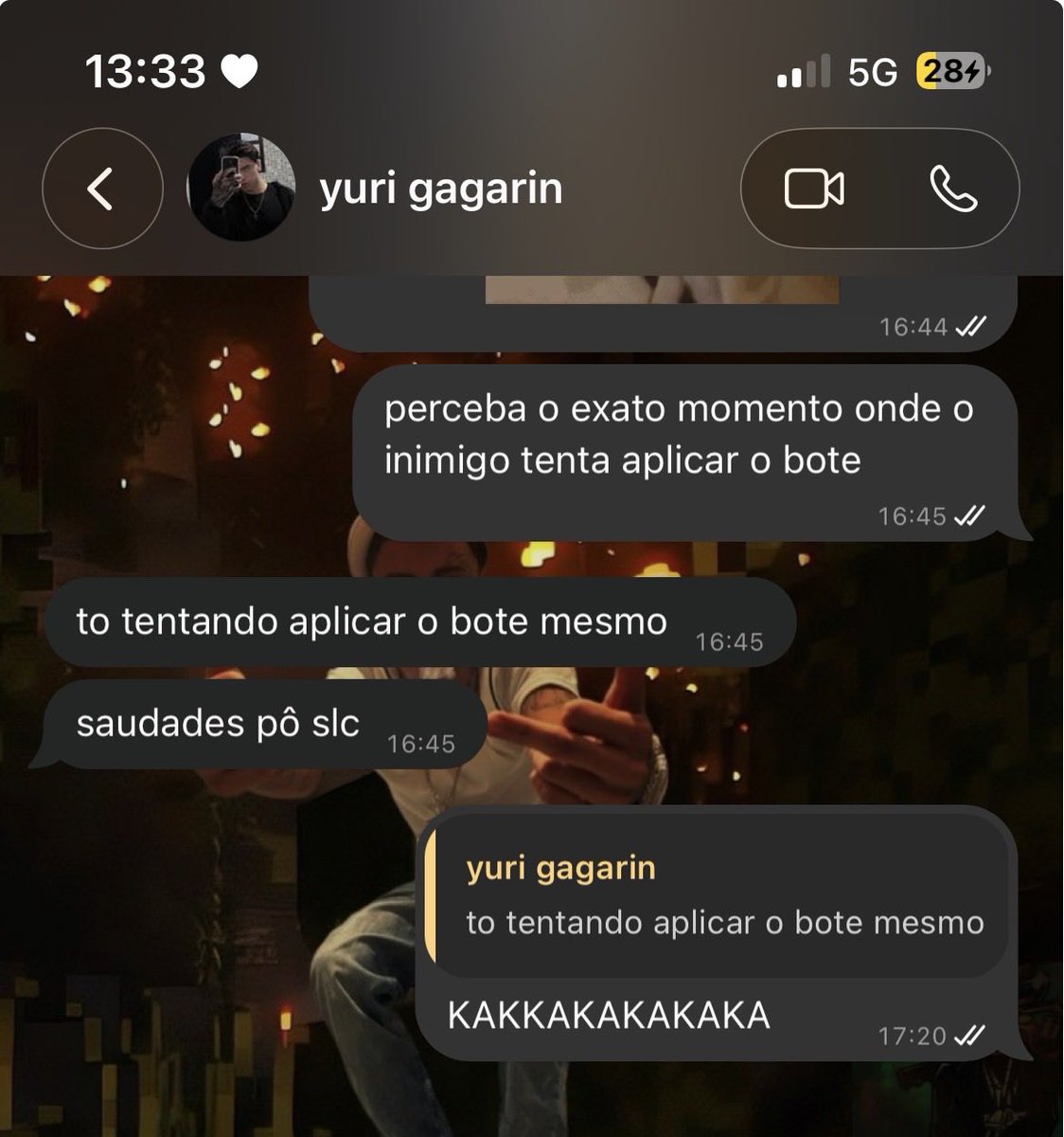 ghostfacebienal's tweet photo. esse é o tal do ghost face da bienal? mensagens enviadas para uma menor de idade. https://t.co/pQCPjxnoKh