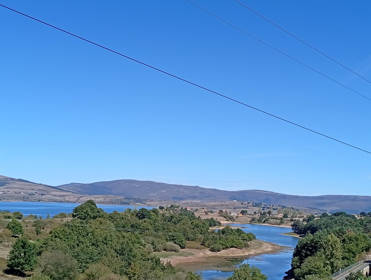 MayteSecoMora's tweet photo. Embalse del Ebro. Llano. https://t.co/LZeq73TPK4