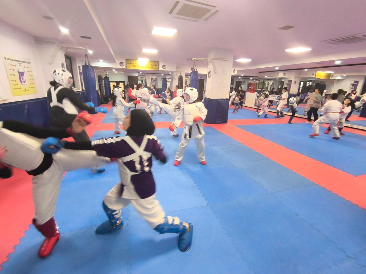 KGamator's tweet photo. Ankara Keçiörengücü spor kulübü olarak Aktepe spor tesislerimizde Boks, Karate, Kickboks ve Taekwondo branşlarında çocuk ve gençlere yönelik ÜCRETSİZ kurslarımıza devam ediyoruz. https://t.co/SQETyObarM