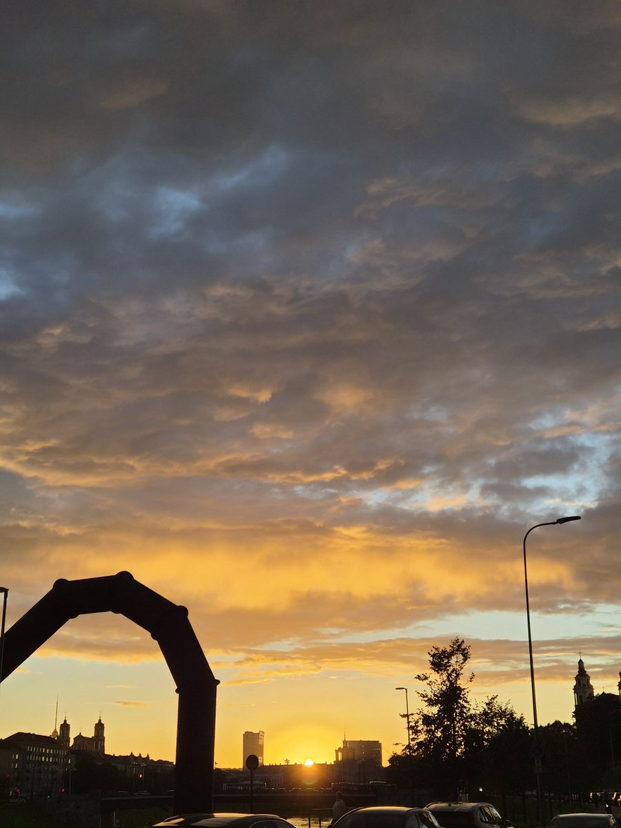 Gaisrena's tweet photo. Pretty nice evening to go to dance class after skiping cause of illness .. ;] https://t.co/fMf6PXkkv0
