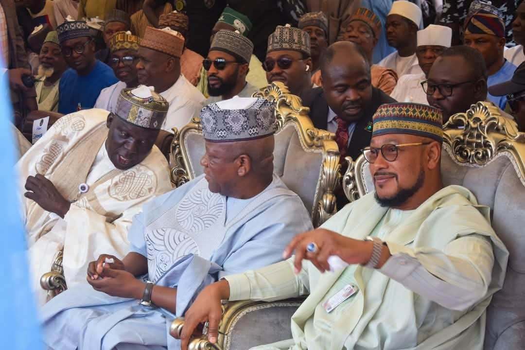 hanafimada00's tweet photo. Hotuna daga garin Bungudu, wajen ƙaddamar da rabon kayayyakin tallafi na Ɗan Majalisar Tarayya mai wakiltar ƙananan hukumomin Bungudu da Maru, Hon. AbdulMalik Zubairu Zannan Bungudu. https://t.co/23mYiUmUmZ