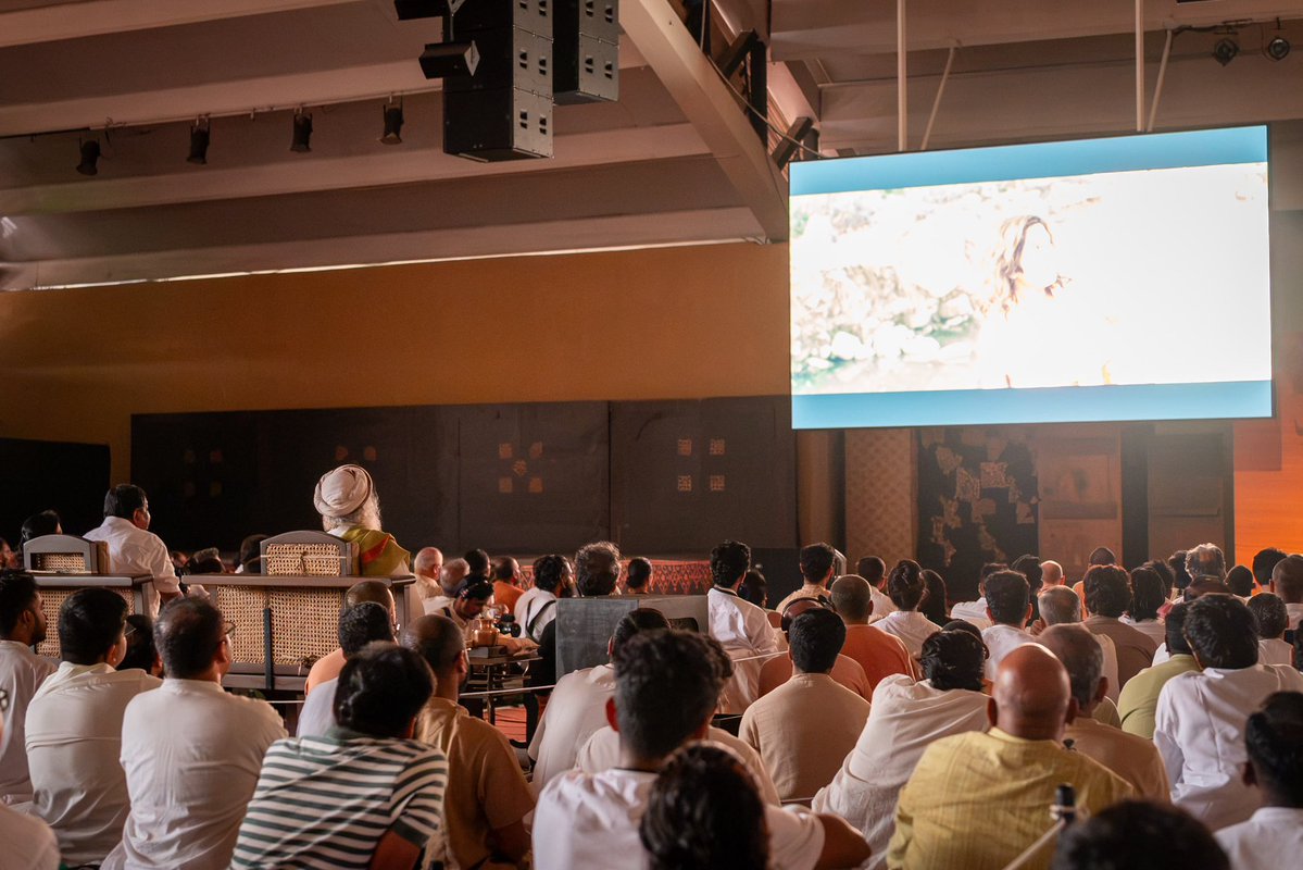 jualoram's tweet photo. Watched Hanuman Ansh, a deeply inspiring film based on the life and spiritual legacy of Neem Karoli Baba Ji, along with Pujya @SadhguruJV Ji and the film’s Director Shri Vishal Chaturvedi Ji. https://t.co/LC9ydZb00i