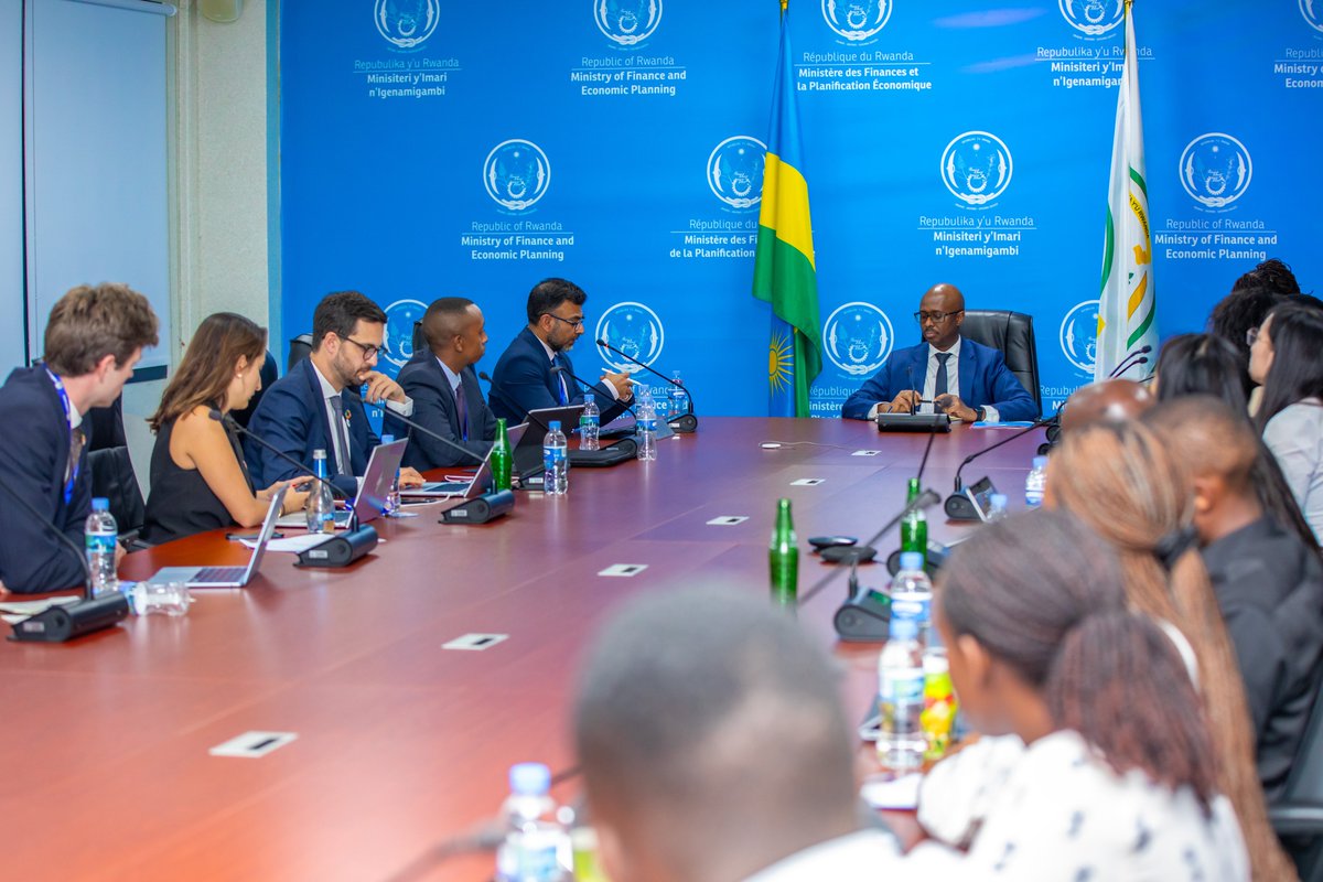 UNDP_Rwanda's tweet photo. Government priorities must lead, and development partners must align behind them.

That was the focus of today’s meeting at the @RwandaFinance together with finance and climate partners on mission in Rwanda. 

Together, we are working to develop investment-ready projects and mobilize financing for climate-smart agriculture, nature conservation, resilient cities and clean energy