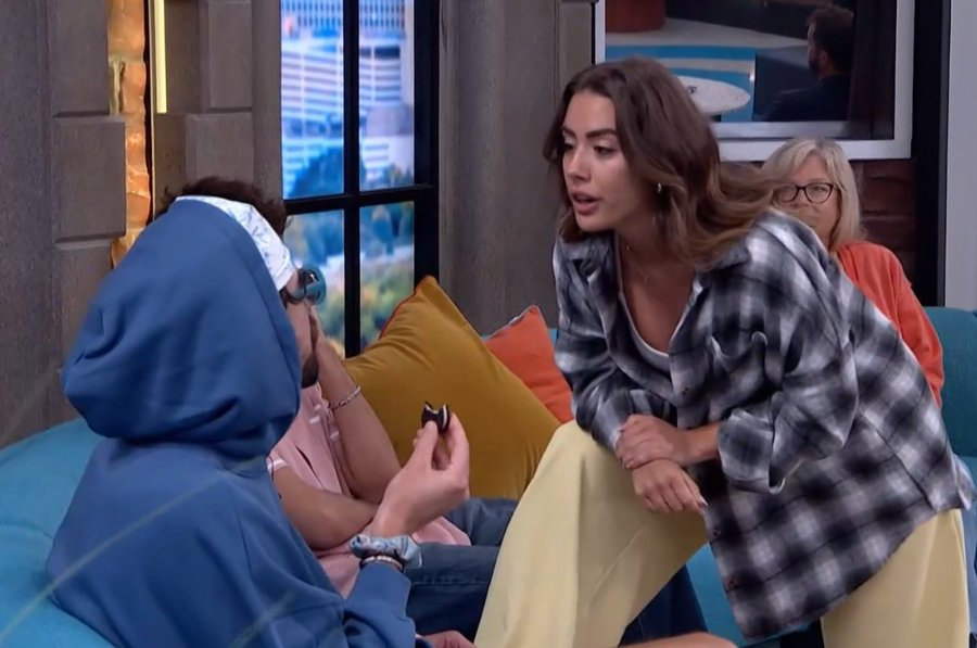 TheSpoilerGirl's tweet photo. Should we power vote Barrett for AFP? #BB28 https://t.co/iATMNQaUVR
