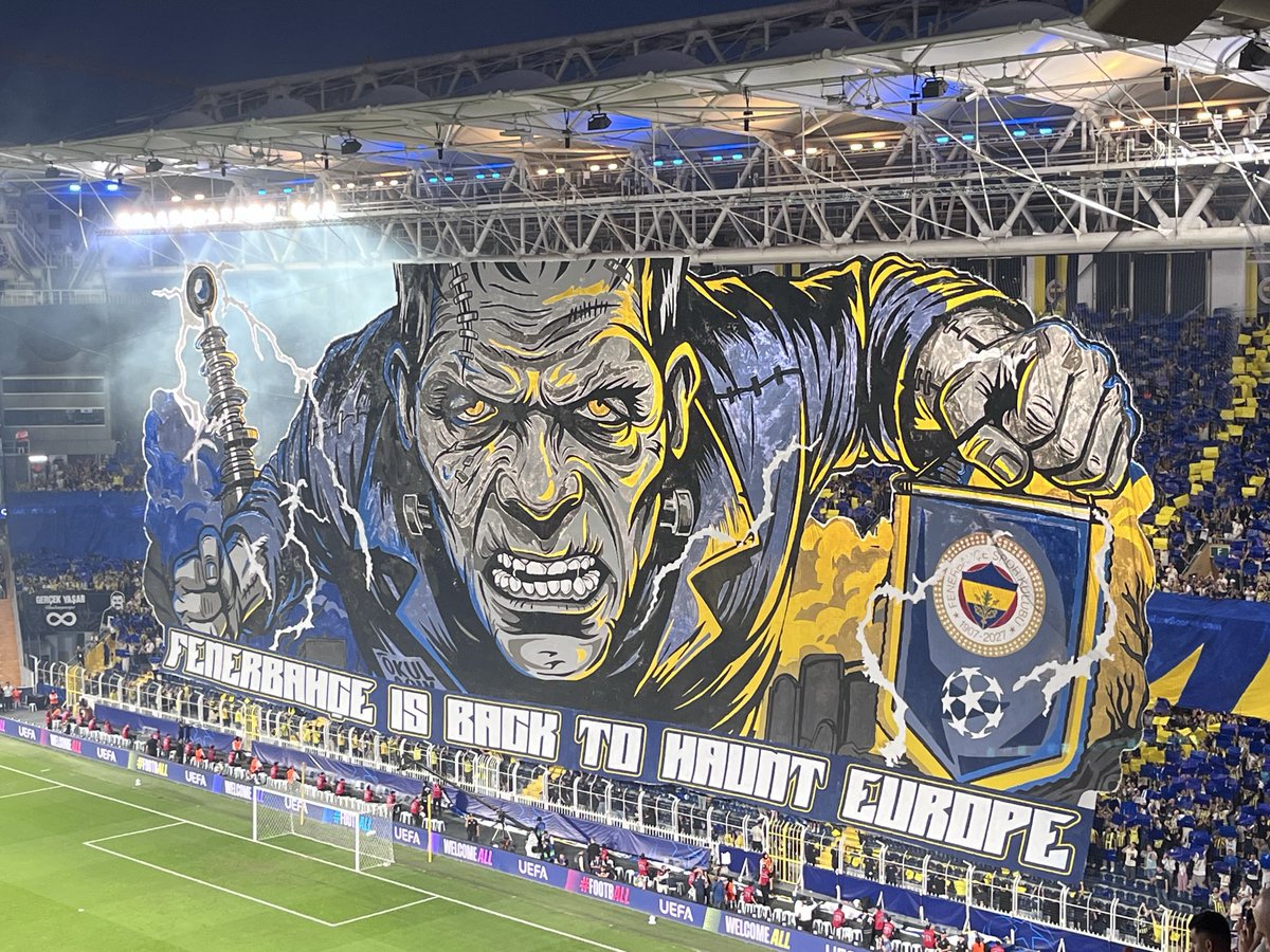 bosunatiklama's tweet photo. Fenerbahçe tribünlerinin hazırladığı Frankenstein temalı koreografi: https://t.co/4wHOg093Hv