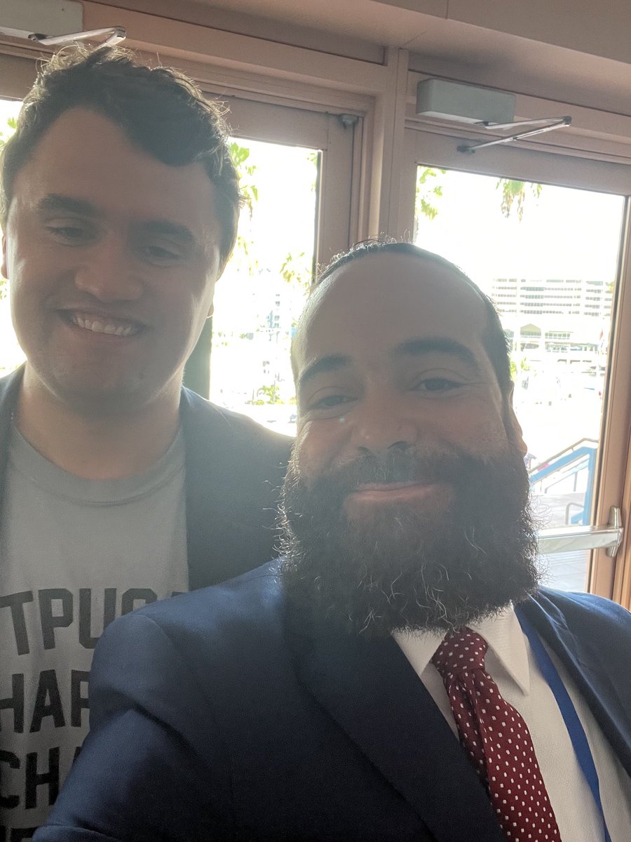 casalsbate's tweet photo. ¡JAMÁS TE OLVIDAREMOS CHARLIE KIRK!

#El4toBate https://t.co/1RLvvjWOXv