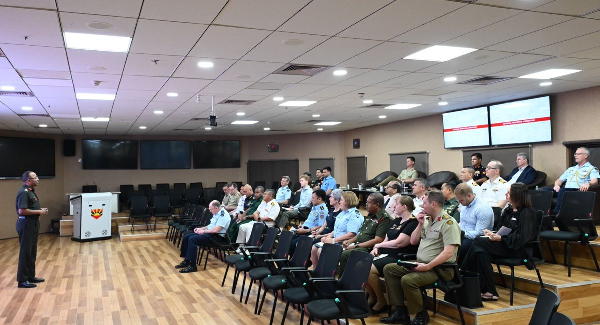 easterncomd's tweet photo. Strengthening the bilateral relationship between #IndianArmy and #AustralianArmy, a 30-member #AustralianArmy delegation participating in the #AustralianDefence Strategic Studies Course, led by Colonel Brandon Wood, visited Headquarters #EasternCommand, #Kolkata today.

The delegation interacted with Lt Gen Gambhir Singh, #COS, Headquarters #EasternCommand, and visited the #EasternCommandMuseum, gaining insights into the rich military heritage and glorious legacy of the #IndianArmy. The visit reinforced the strong and enduring defence ties between #India and #Australia.

#भारतीय_सेना और #ऑस्ट्रेलियाई_सेना के बीच द्विपक्षीय संबंधों को और मजबूत करने के उद्देश्य से, Australian Defence Strategic Studies Course में भाग ले रहे Colonel Brandon Wood के नेतृत्व में 30 सदस्यीय #ऑस्ट्रेलियाई_सेना प्रतिनिधिमंडल ने आज #पूर्वी_कमान, #कोलकाता स्थित मुख्यालय का दौरा किया।

प्रतिनिधिमंडल ने लेफ्टिनेंट जनरल गंभीर सिंह, #COS, मुख्यालय #पूर्वी_कमान के साथ बातचीत की और #EasternCommandMuseum का द���रा किया। इस दौरान उन्होंने #भारतीय_सेना की समृद्ध सैन्य विरासत और गौरवशाली इतिहास के बारे में जाना। यह दौरा #भारत और #ऑस्ट्रेलिया के बीच मजबूत और निरंतर रक्षा संबंधों को और मजबूत करने की दिशा में एक महत्वपूर्ण कदम रहा।

#भारतीय_सेना 
#पूर्वी_कमान 
#IndianArmy 
#EasternCommand 
#BuildingBridgesofFriendship
#IndiaAustraliaFrienship

@adgpi
@SpokespersonMoD
@HQ_IDS_India
@indiannavy
@IAF_MCC
@ihcdhaka
@official_dgar
@ProDefKolkata
@IndiaCoastGuard
@HQ_DG_NCC
@HCICanberra

Facebook  - https://t.co/QIgDd3LkBS
Instagram  - https://t.co/zSl3mtbYTt