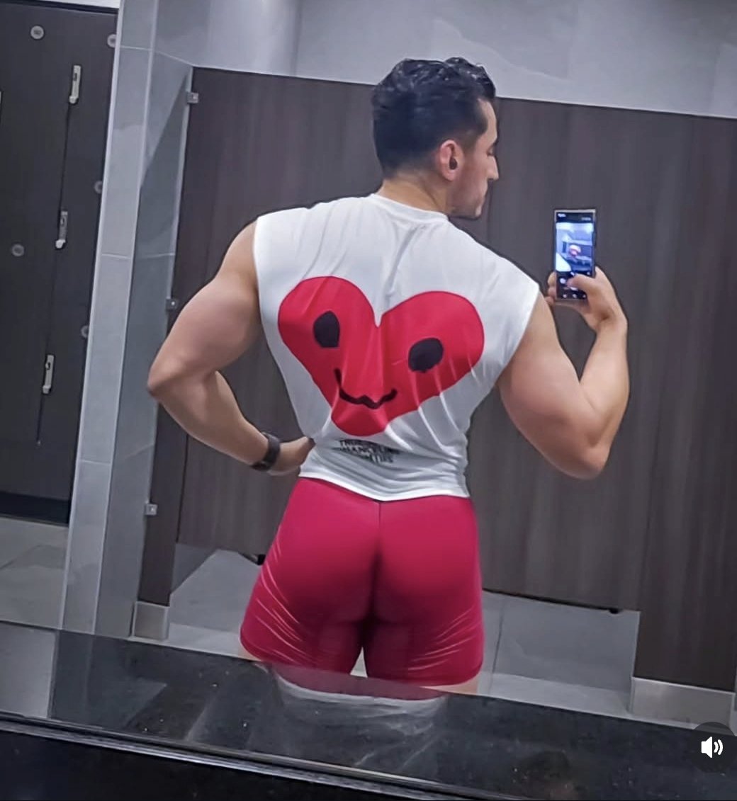 lycrafanmx's tweet photo. Delicioso por ambos lados 🤤🥵 #becausewelovelycra #spandexfetish #bulgetime https://t.co/FVFUS5TBNd
