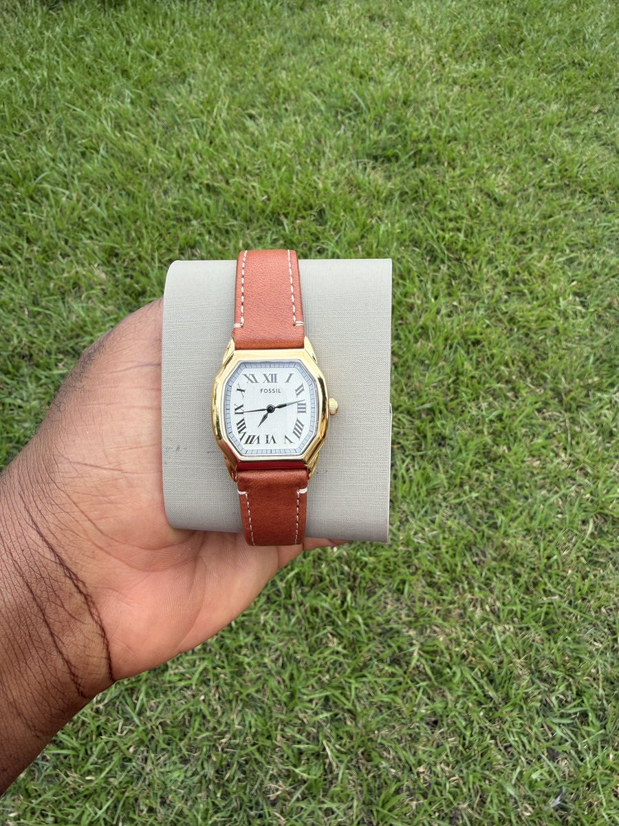 god_swayy's tweet photo. LADIES😍😍
FOSSIL HARLOW 27MM THREE-HAND MEDIUM BROWN LEATHER WATCH
🚨¢2600
☎️0242375533 https://t.co/8i3F250e0G