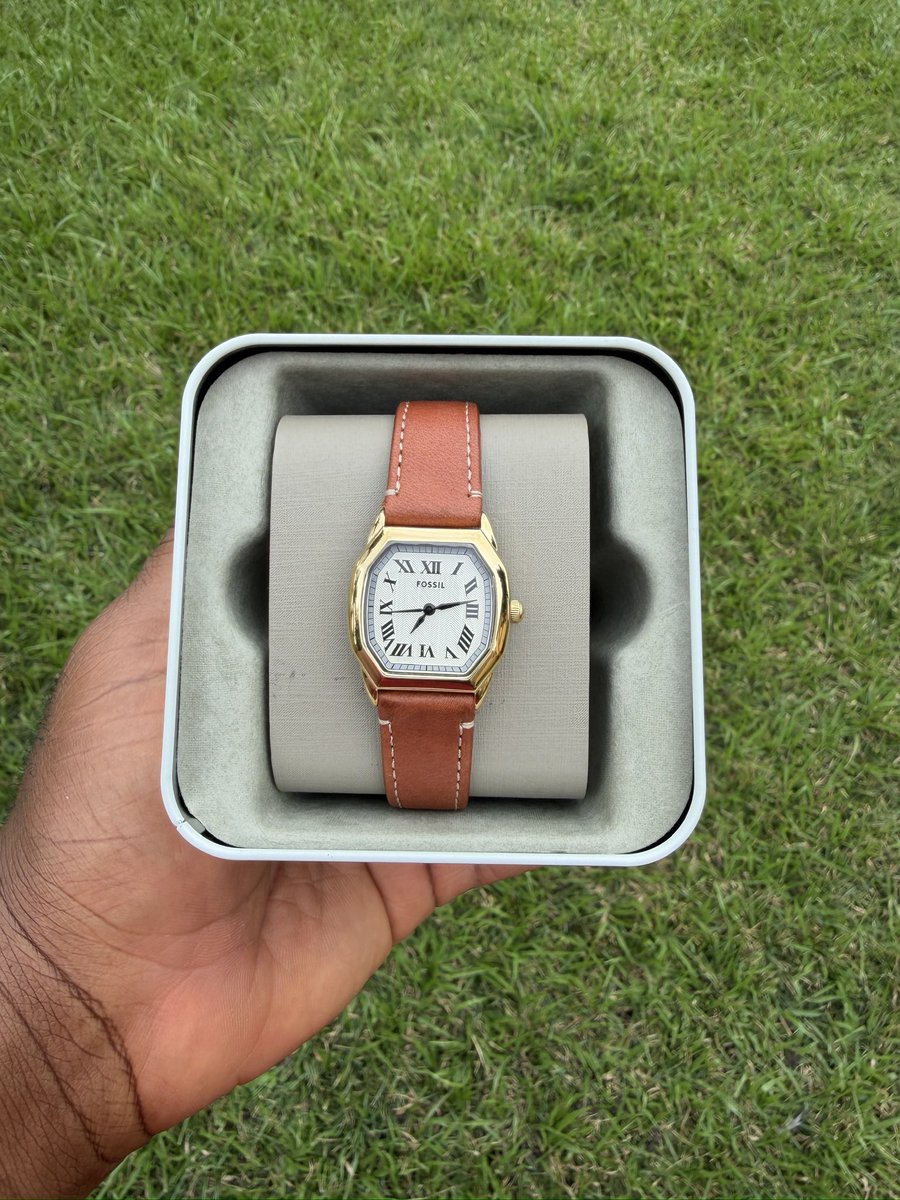 god_swayy's tweet photo. LADIES😍😍
FOSSIL HARLOW 27MM THREE-HAND MEDIUM BROWN LEATHER WATCH
🚨¢2600
☎️0242375533 https://t.co/8i3F250e0G