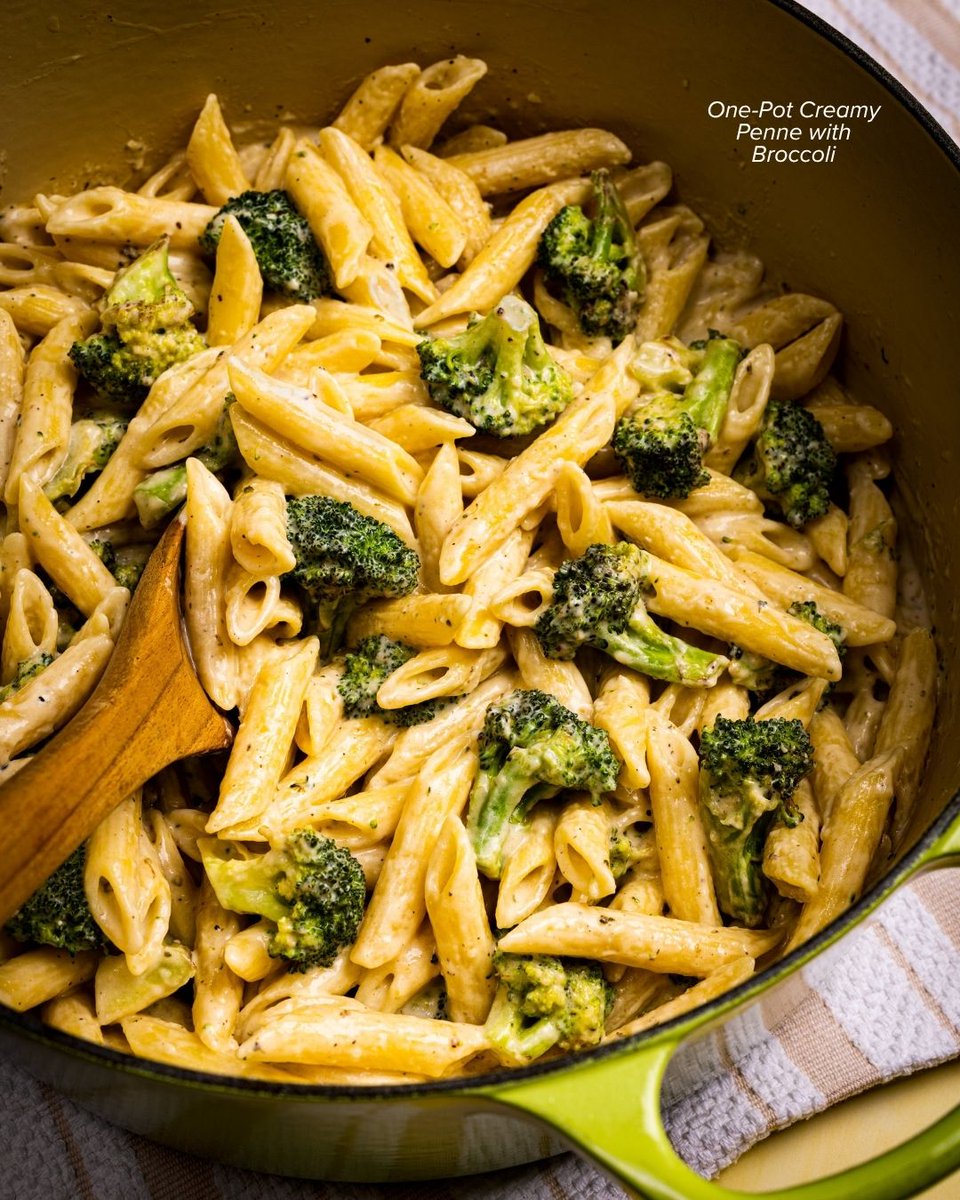 TestKitchen's tweet photo. Forget a sink full of dishes. These recipes will have dinner on the table in no time, with almost no clean-up afterwards. https://t.co/pWphNW5oHe https://t.co/HaNH0phdPP