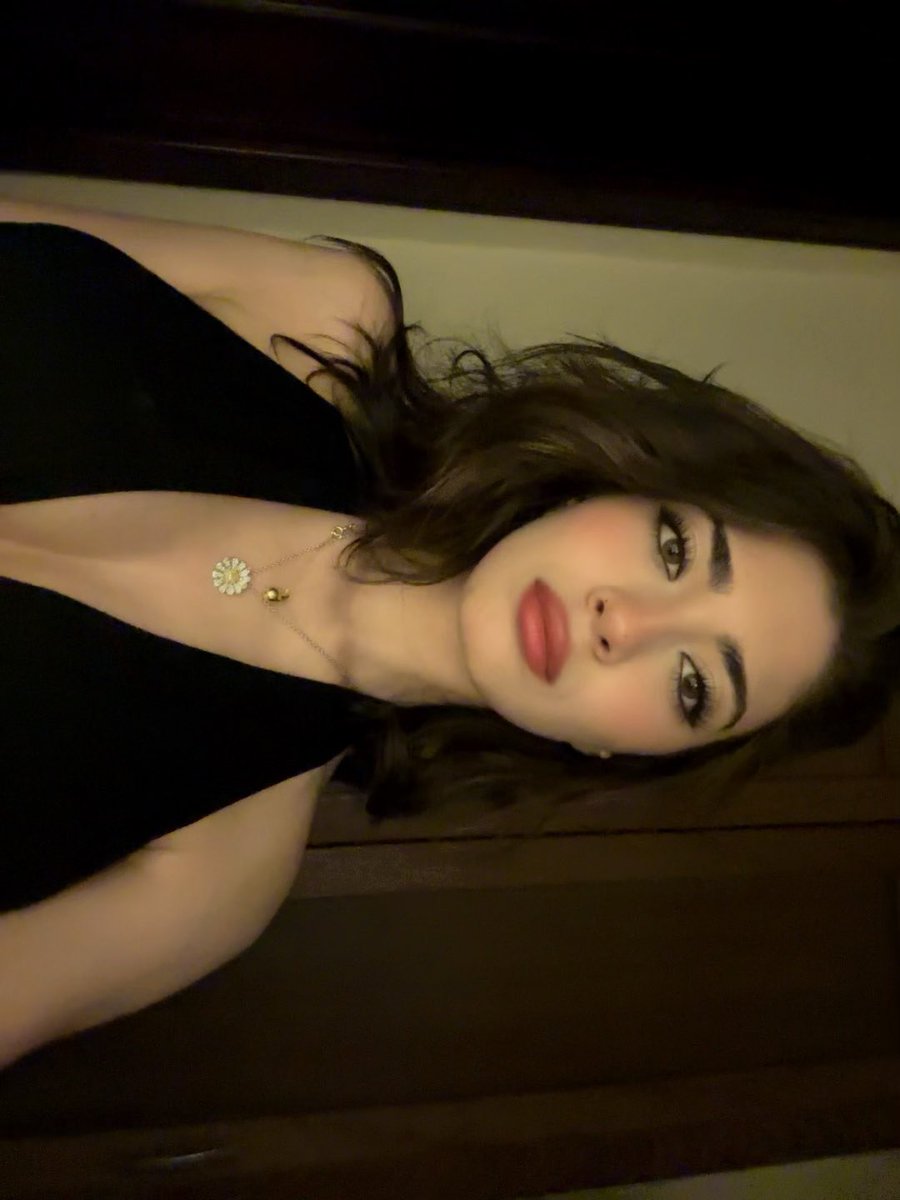 AnnVe61's tweet photo. Queen of black https://t.co/mRaXwYEone