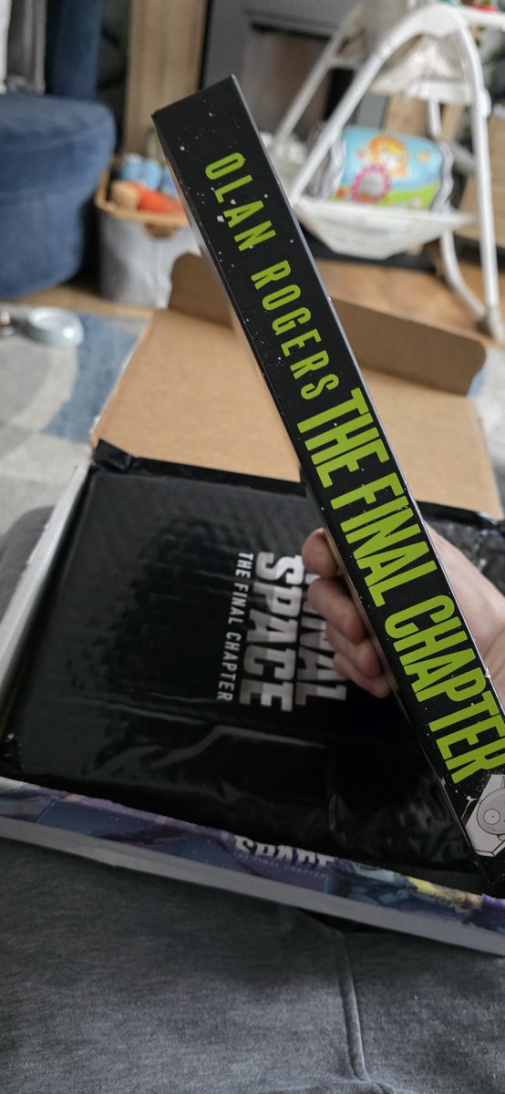 PaulLewry's tweet photo. @FinalSpace Hi Olan, I have just received my Midnight edition and it's not like the version in this video. There is no Sheen on the front image, there is an ISBN number on the back cover and your name is on the spine, I thought all pre orders where the same. https://t.co/prH3RxeZRB