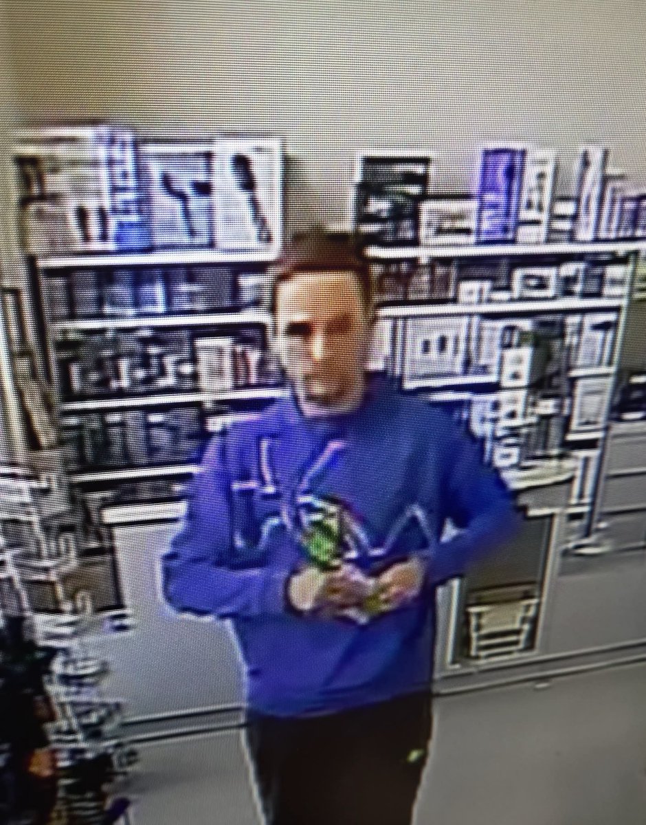 HfxMda's tweet photo. (Police) RCMP Halifax Regional Detachment Community Action Response Team is looking to identify a person of interest in relation to an ongoing investigation involving the fraudulent use of a credit card

** Release

https://t.co/jiGTHJQSex https://t.co/Fa78OXY9aj