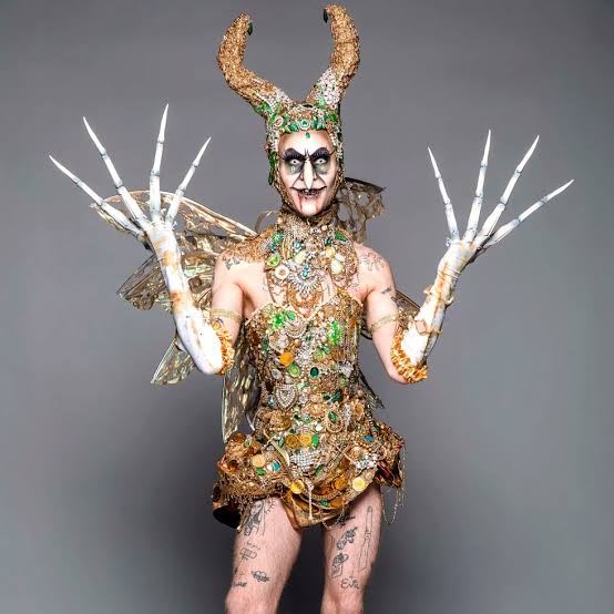 MsShiny_1997's tweet photo. What women do you know that have ever looked, or more accurately WANTED to look, like this outside of shows??!!!!! 😂😂

Drag is art and theatre. If your imagination is closed to such beauty, then that's a YOU problem, not these wonderful queens. https://t.co/G4fSCT5zqt
