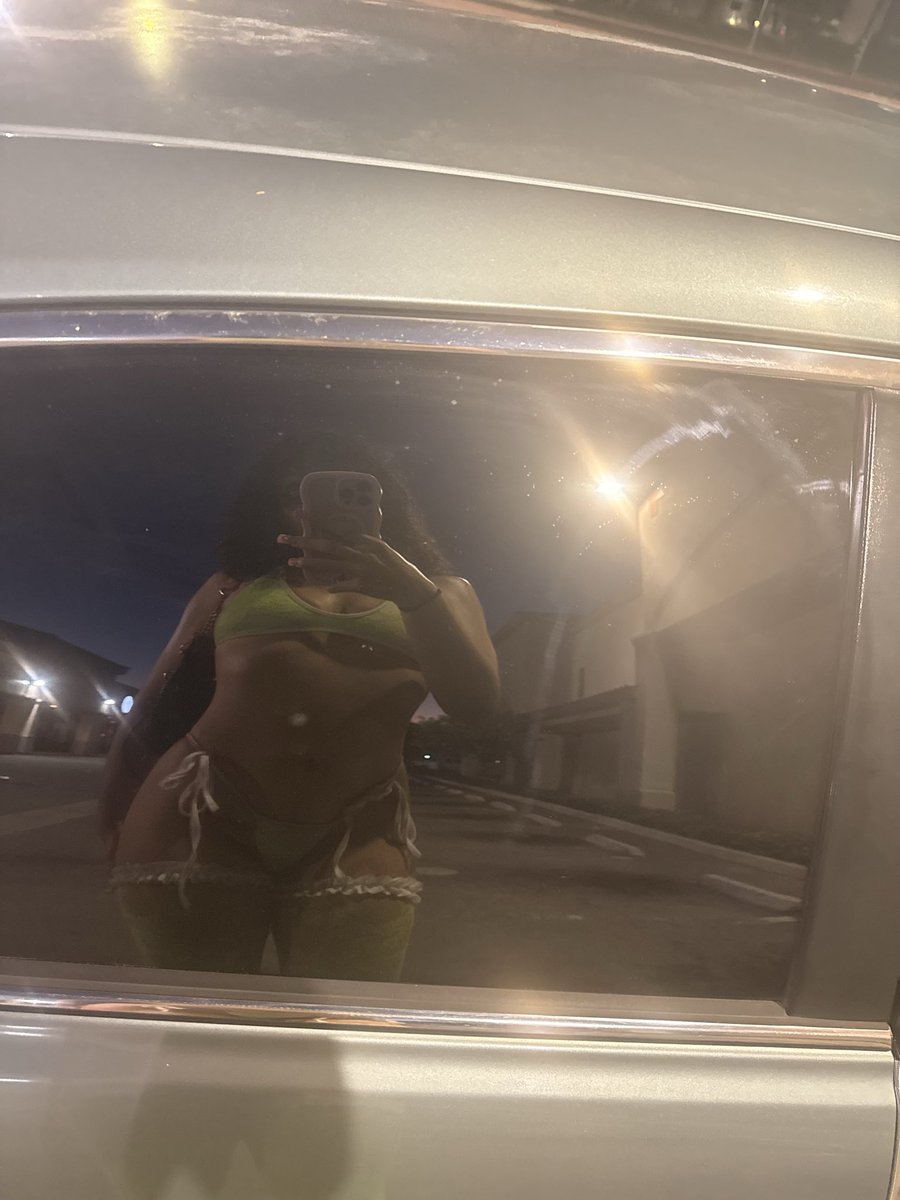 Kittyuhhluv's tweet photo. 5 ⭐️ ho babyy 💚 https://t.co/ND8ngezvjg