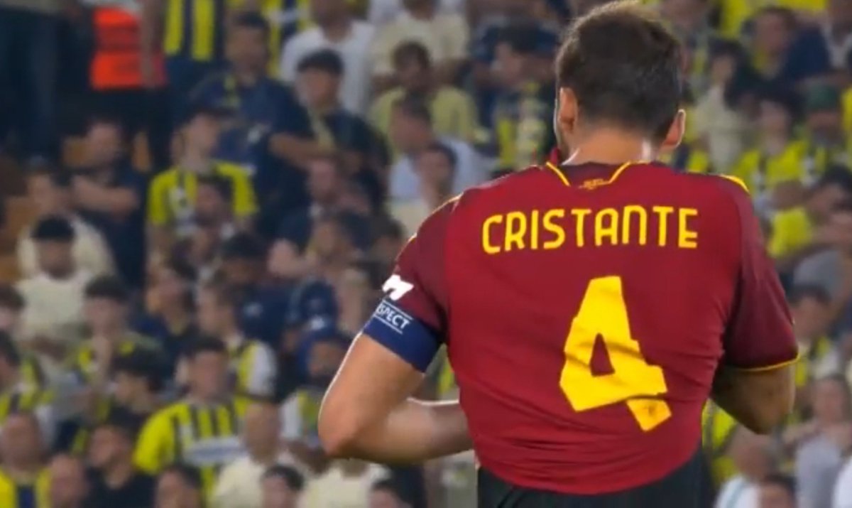 Los8deAmericA_'s tweet photo. @Jvlianvss8Ab @Bennedetto8U @Universe8u @ChampionsLeague @Fenerbahce @OfficialASRoma #Los8deAmericA 🇨🇫0-0🇧🇹 Buenas Noches soy @Jvlianvss8Ab 🫵😮 hoy🏟️Sukru Saracoglu Stadium  Istanbul @Bennedetto8U el juego lo domina la #AsRoma Mancini atento a todas las jugadas minuto 14' primer tiempo y Svilar 🥊💥🥅 desvía a Arturcoglu ⛸️💥⚽ #ForzaRoma va Dybala #FBvROM https://t.co/BUi2dA5j5D