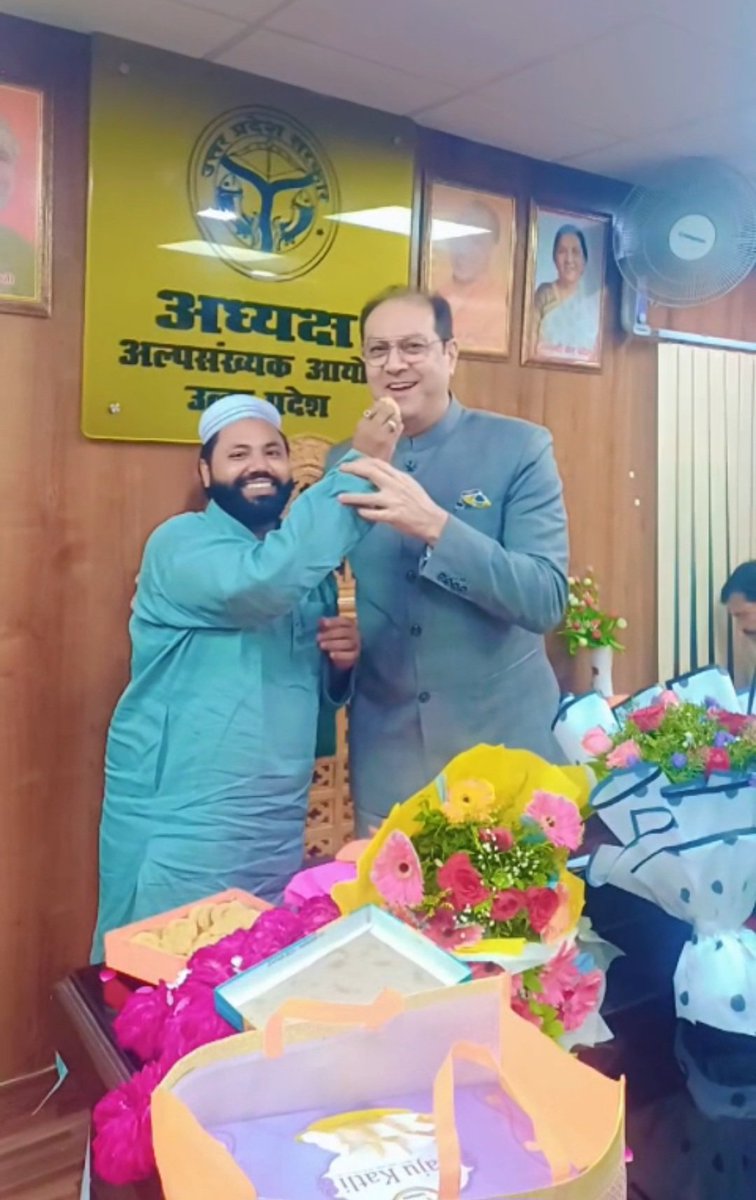 farman_faizi's tweet photo. आज 10/9/2026 को इंदिरा भवन लखनऊ मैं उ०प्र० राज्य अल्पसंख्यक आयोग का अध्यक्ष एवं दर्जा प्राप्त केबिनेट मंत्री आदरणीय माननीय श्री मोहसिन रज़ा साहब को बनाएं जाने पर उनके ऑफिस पहुंच कर मुबारकबाद पेश की व आदरणीय नेता जी का मार्गदर्शन एवं आशीर्वाद प्राप्त क्या!@Mohsinrazabjpup https://t.co/bTgjyp9u2Y