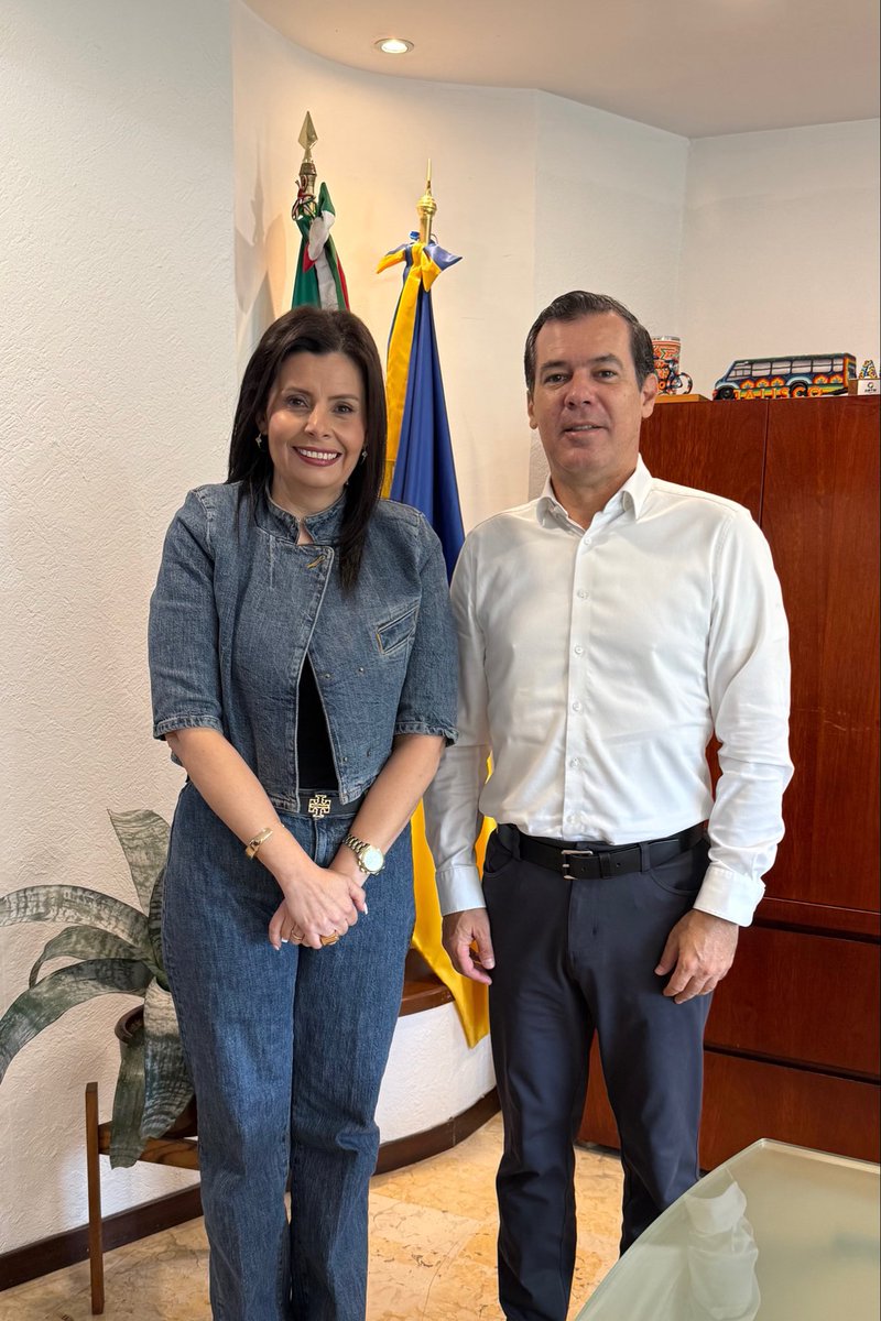 SecDiegoMonraz's tweet photo. Junto con la Dip. @adrianamedinaMx de Tlajomulco, trabajamos para seguir mejorando la conectividad y el transporte del sur del Area Metropolitana de Guadalajara https://t.co/MqJ6zyVZ7c