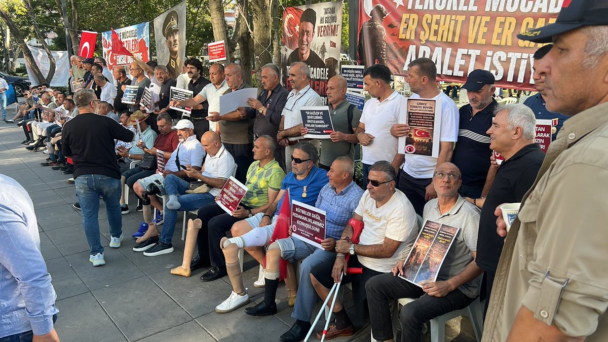 gazilerplatform's tweet photo. 📍 Güvenpark’ta günlerce süren Adalet Nöbeti, Türk milletinin vicdanına seslendi:

“Aynı kurşun, aynı bomba, aynı mayın… O halde neden farklı haklar?”

Biz lütuf istemiyoruz!
🇹🇷 Emsal düzeyde özlük haklarımızı istiyoruz! #ekimde #GazileriminYanındayım #güvenpark #unutma @oktay_saral