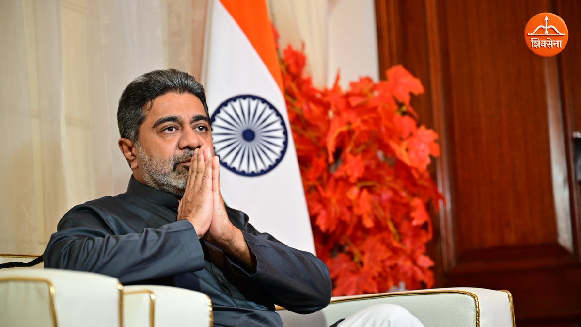 TheVermaFamily's tweet photo. @AbhishekVermaX welcoming #BRICS summit delegates on behalf of #ShivSena

@Shivsenaofc 
@BRICSinfo 
@narendramodi https://t.co/HVgDi7doXA