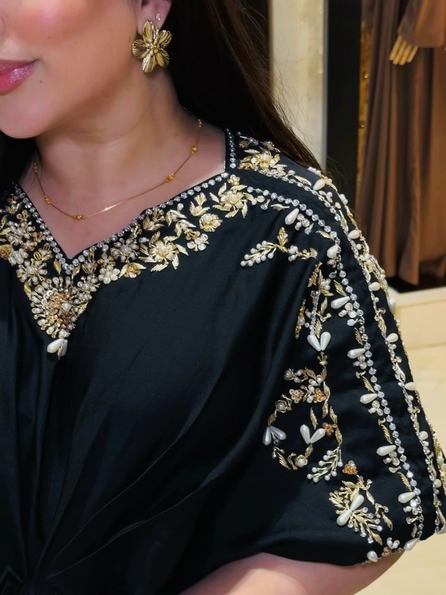 BolaMcom's tweet photo. Quiet luxury, loud confidence. Wearing a beautiful piece from @_fitoor__ https://t.co/iVEWMnIjvq