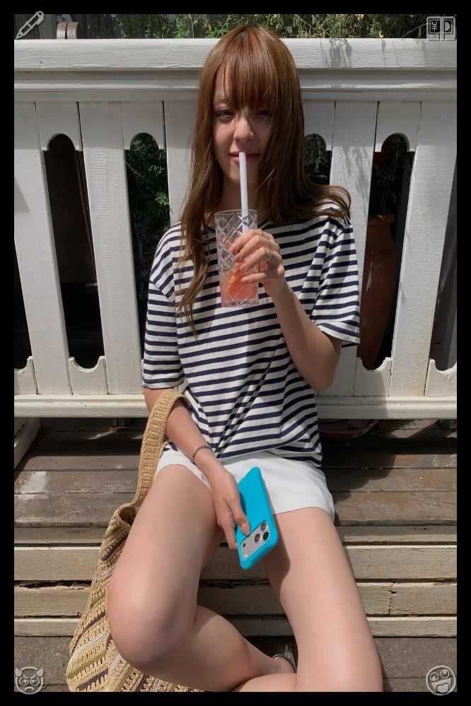 chopper_Guapo's tweet photo. 💡Sketch a scenery Scenery, finished (note: probably a typo, amended to "completed")Elara beamed, gazing at the garden, the roses, the pond, the greenhouse, the people dear to her, and she lifted her camera—Clara’s camera—and pressed the shutter, seizing the instant, seizin https://t.co/pOCTv7BHoO