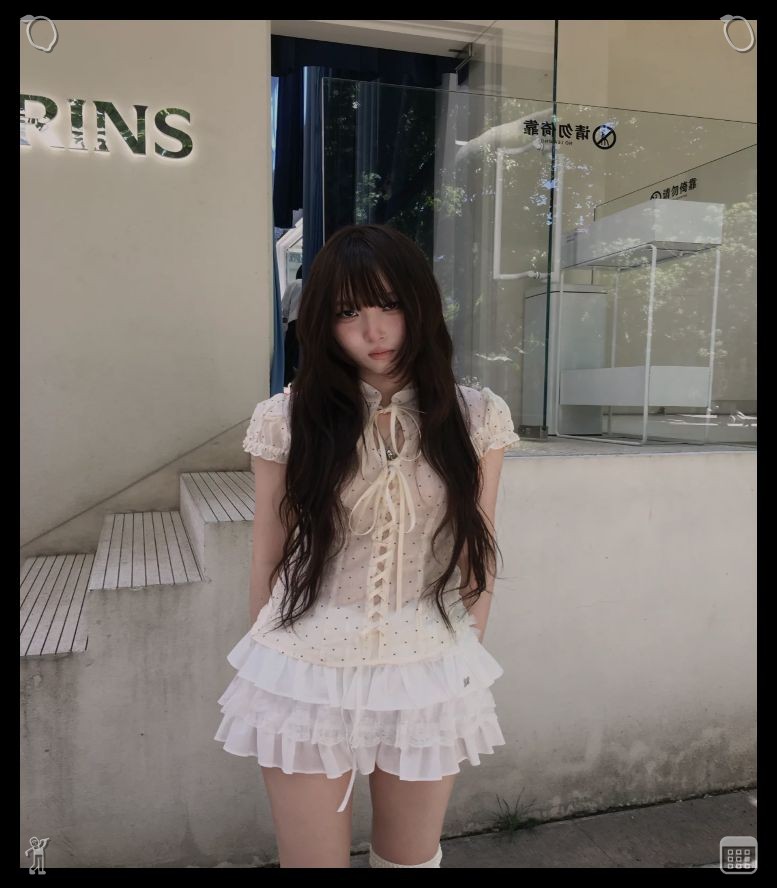Guuiilopees's tweet photo. 🥸White socks with logoUpon her arrival, the park lies silent, the heavens yet black, though dawn's earliest glimmers crest the horizon, washing the sky in gentle gold. She makes her way to the oak bench and takes a seat, awaiting Arthur and Clara. https://t.co/wmafXndkBX