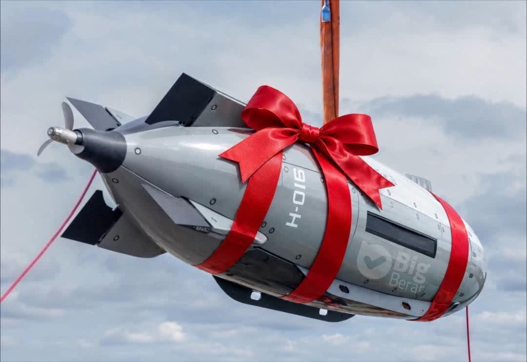 teymori43956's tweet photo. Whatever the final technical details, the Dive-LD 2025 story has opened a serious debate about unmanned naval security.

#StraitOfHormuz
#Dive_LD https://t.co/LFdiAKQB2T