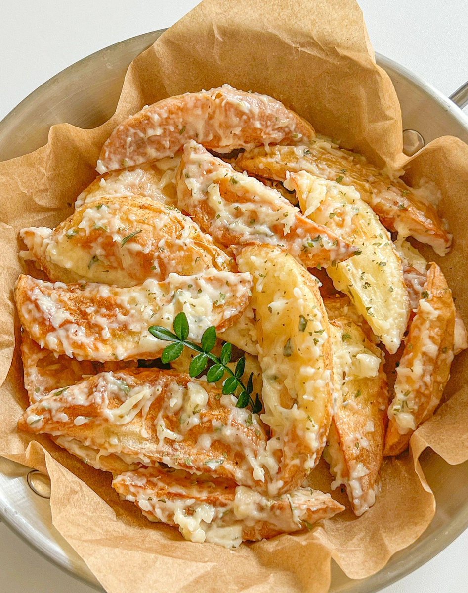 PeiKrieserdgja's tweet photo. Hoy hice unas patatas bravas caseras crujientes con alioli de limón, perfectas para una cena ligera y llena de sabor. No te pierdas la receta fácil!， https://t.co/5ElRv4gl1a