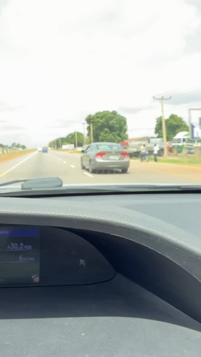 johnhall27486's tweet photo. First-time car buyers, pay attention! The 2007 Honda Civic is a top affordable choice: fuel-efficient, low-maintenance, easy-to-find parts, comfortable, and reliable with proper care. Have you driven one? https://t.co/2iSdANR2Fh