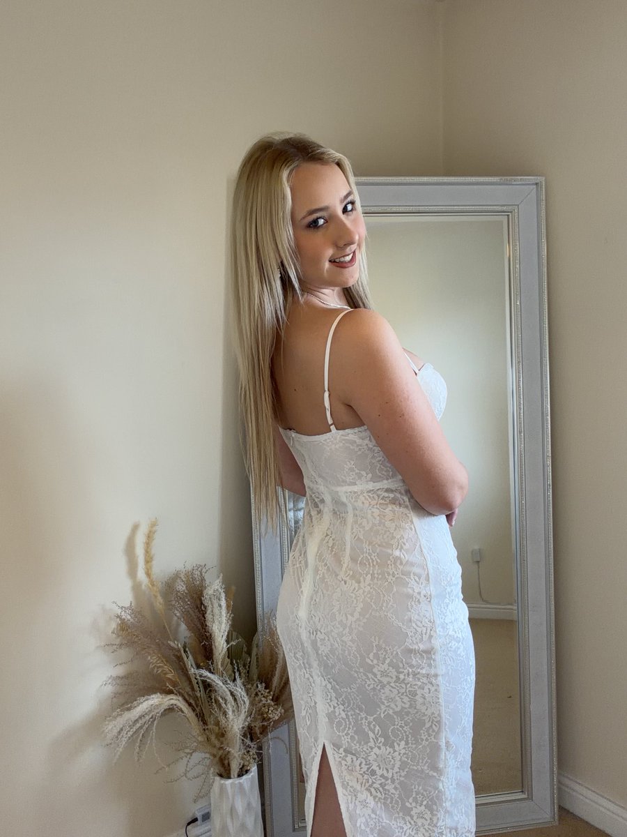 LexiBooker30's tweet photo. Soft &amp; stunning 🤍 https://t.co/faS41rqiMj