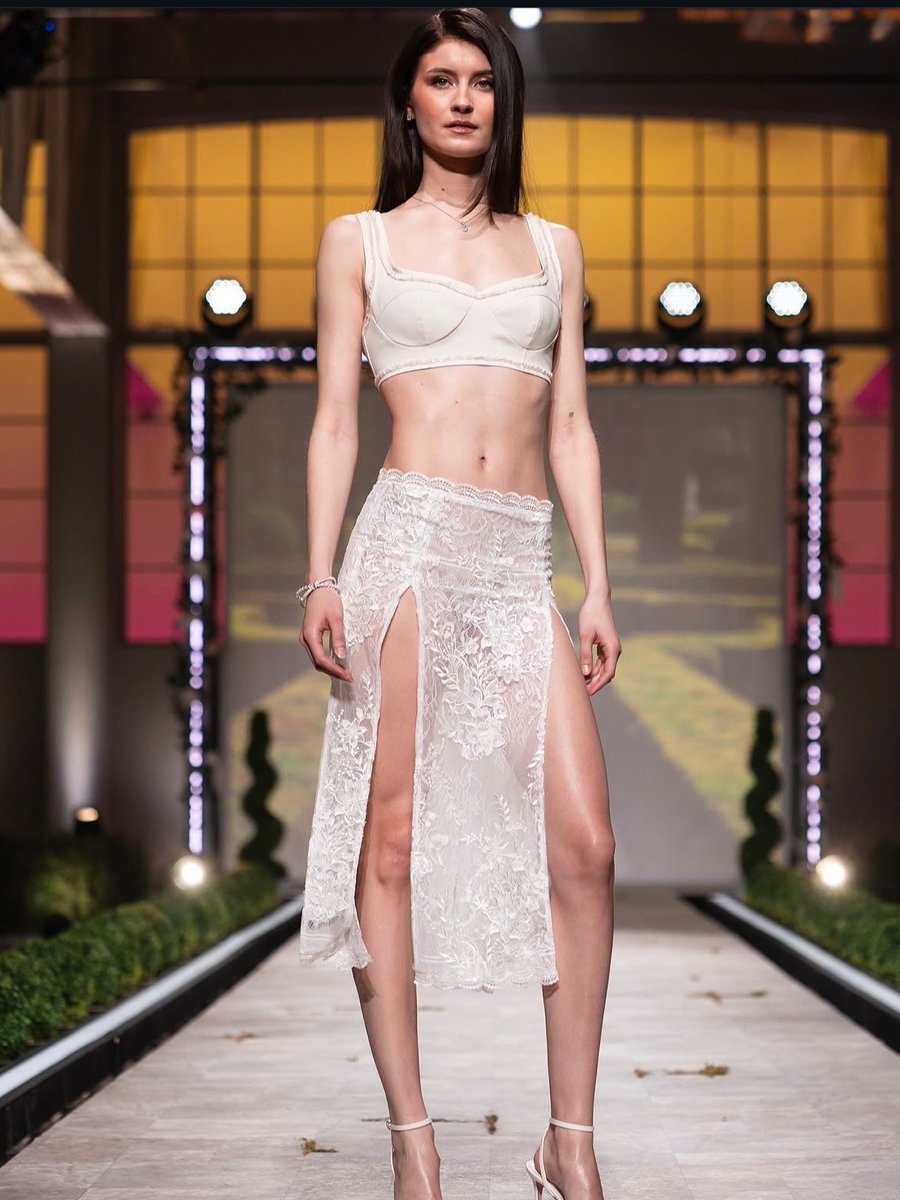 DestifyWeddings's tweet photo. Project Runway went bridal! 💍✨

Last week’s bridal challenge brought some seriously stunning looks to the runway, and Anna Molinari came out on top with these winning designs. 👰‍♀️

The winning look will be available at David’s Bridal!

📸 @annamo.1 on IG

#Destify https://t.co/n3HHFn7dhc