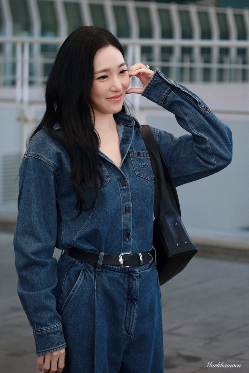 Markhaowen's tweet photo. 260911 인천공항✈️홍콩 출발

포즈를 취하는 시간📸

#티파니영 #Tiffanyyoung #소녀시대 #SNSD #Tiffany #TiffanyYoung #GirlsGeneration https://t.co/B2M6bJYuoY