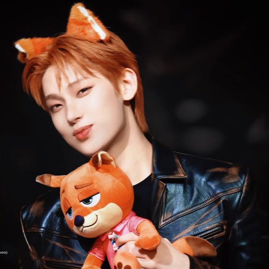 sunsunyuri's tweet photo. sly fox                          dumb bunny https://t.co/6fZrovFJhp