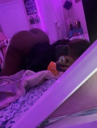 Luv4Zeldzz's tweet photo. Waiting for you to come fuck me daddy🥵👅🍑 💕💕Dm for menu💕 #curvy #menu #nsfwtwt #dm4menu #nsfwtwtًً #pussy #thick #horny #buyers https://t.co/WF0t5vKnFp