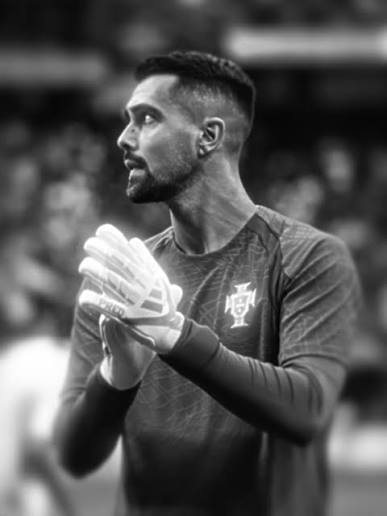 ___raimundo's tweet photo. Vocês não estão preparados para ver o Samu a ser titular no próximo europeu e mundial! 
🔴⚪️
#futebol
#futebolportugues https://t.co/vgzyr0SCH0