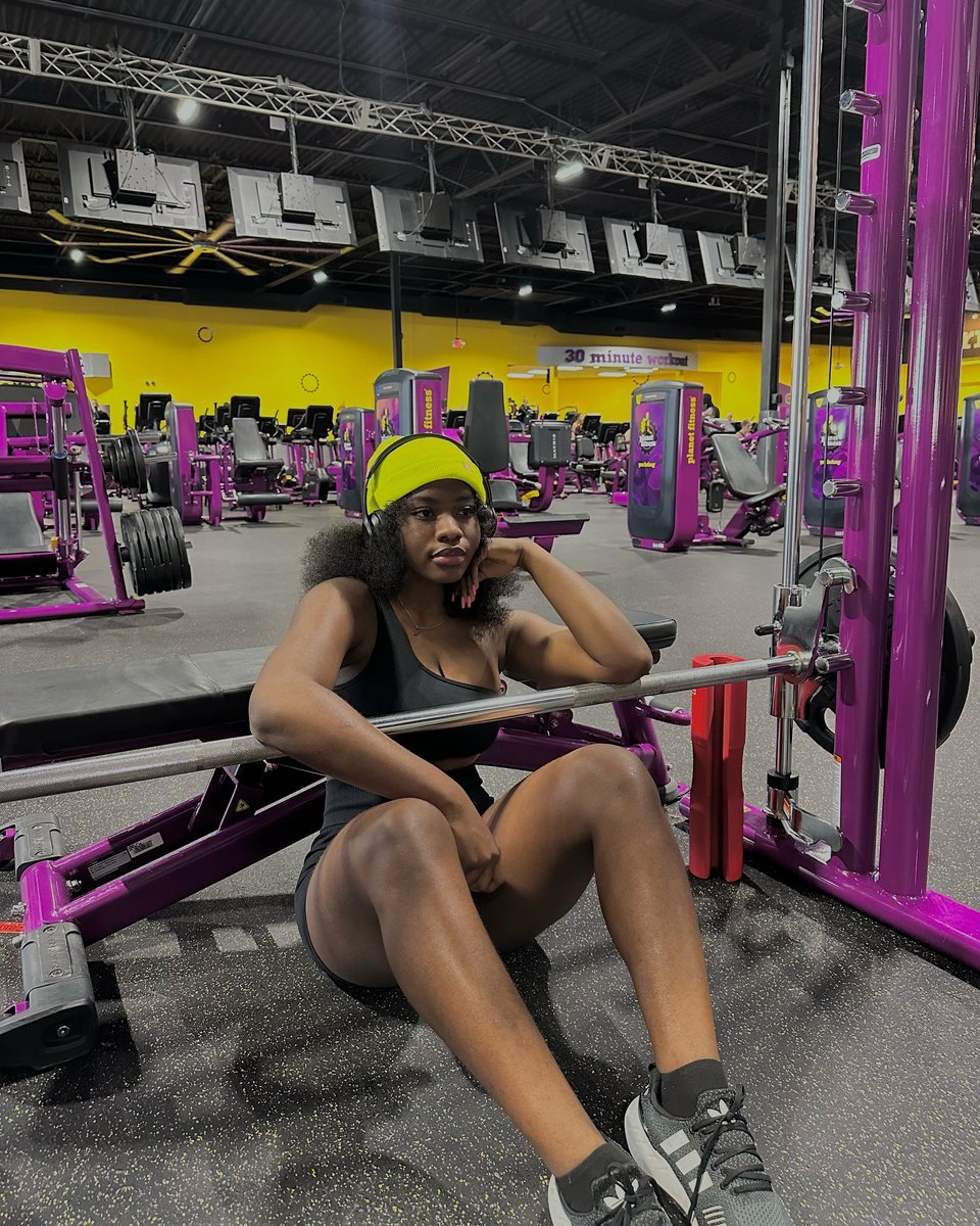 Marco11928811's tweet photo. Hip thrusts and I are a perfect match. https://t.co/GzXn45OgvZ