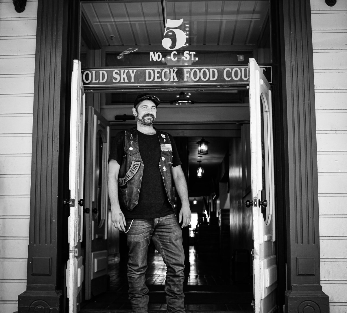 slightlyrobotic's tweet photo. [ Where the miners used to roam ]

📷✨️Virgina City, Nevada

#nevada #blackandwhitephotography #portraitphotography #monochromatic #wildwest https://t.co/iaBMRW9AgS