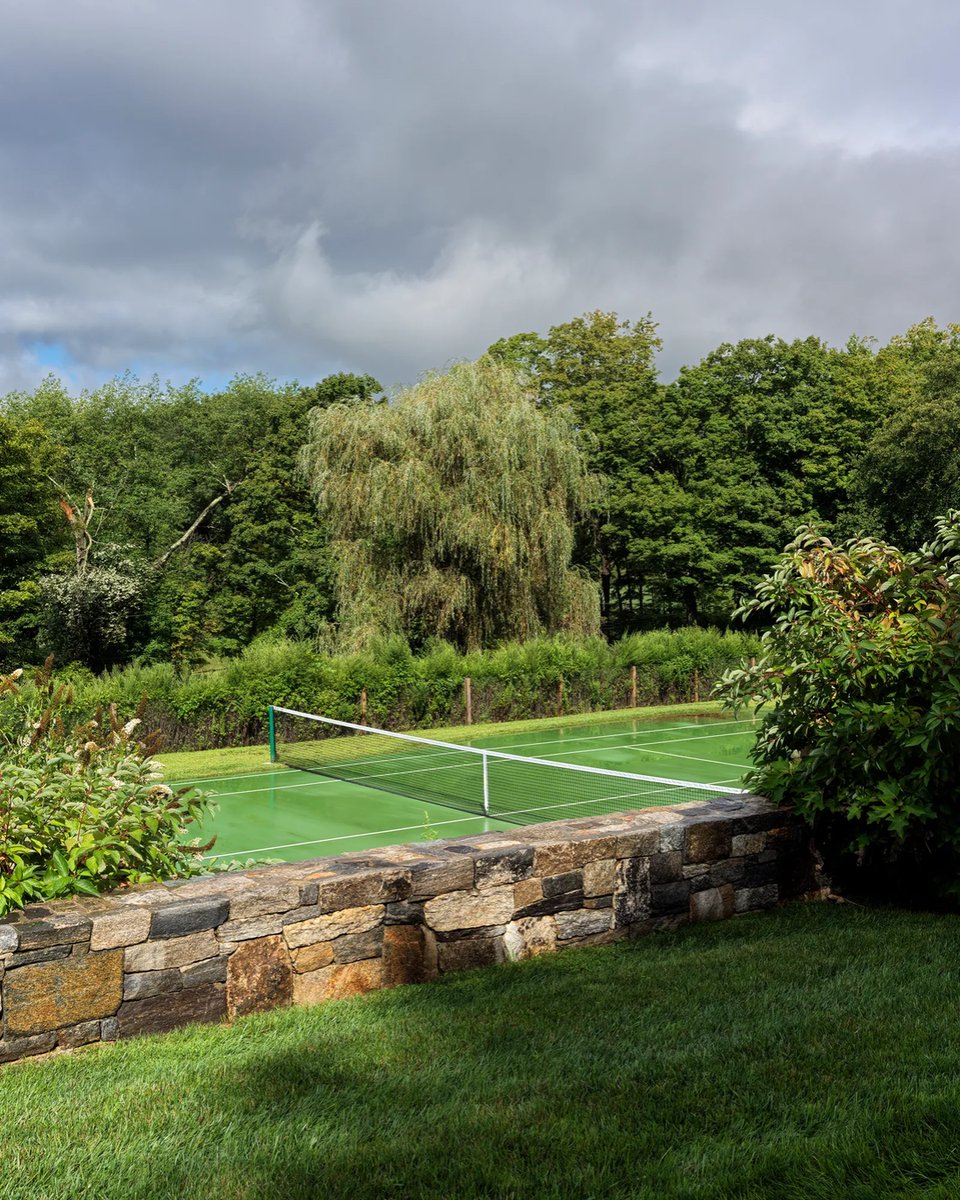 TennisChannel's tweet photo. So chic 😍 

Paige and Tommy Paul's Connecticut estate is featured on Architectural Digest 🫶 

(📸 Chris Mottalini / Architectural Digest) https://t.co/00MCzbNLwN
