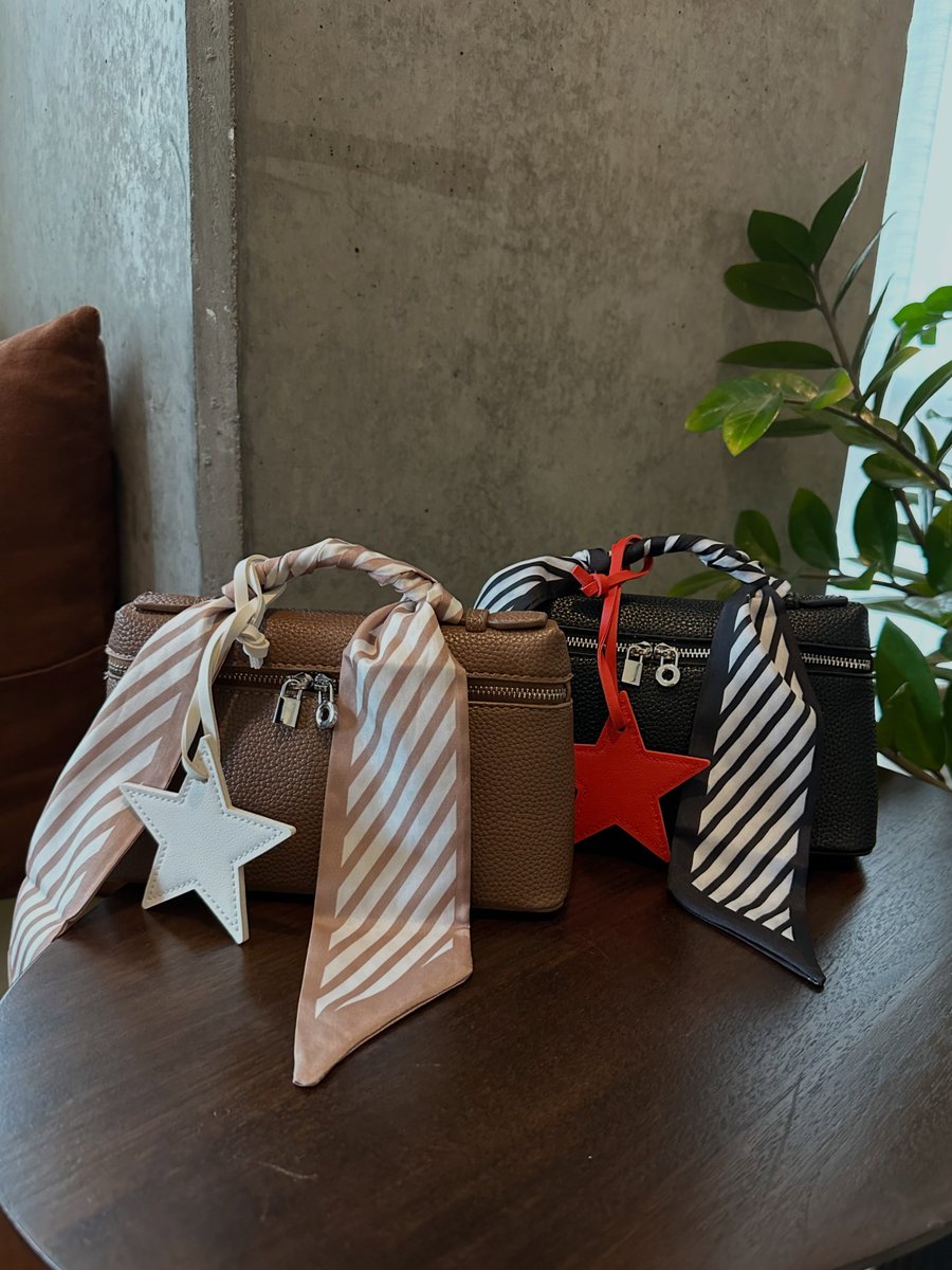 CaaioReal's tweet photo. The finishing touch every outfit needs. https://t.co/6nM9EjHF68