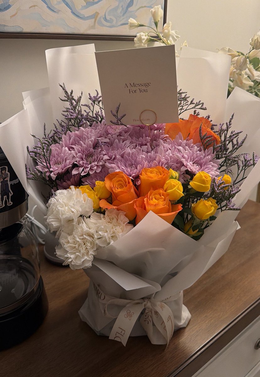 mariill003's tweet photo. Today is my birthday 🧡🤍 https://t.co/KJeQEDoydi