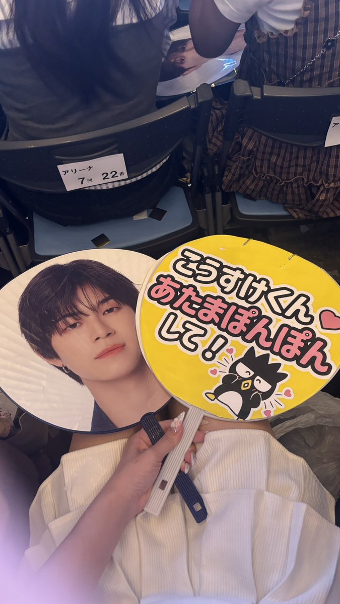 ruri_terk's tweet photo. KO1KEYZ ファンミ 神戸 9/10 昼公演

撮可の際に赤線付近で照井康祐くんがファンサをしている動画を探しております。(載せている動画です)
どの画角からでも構いませんのでお持ちの方いらっしゃいましたらご連絡いただけますと幸いです🙇🏻‍♀️

#KO1KEYZ #KO1KEYZ_1ST_FAN_MEETING_0821 #照井康祐 https://t.co/jSfcEe8GKu