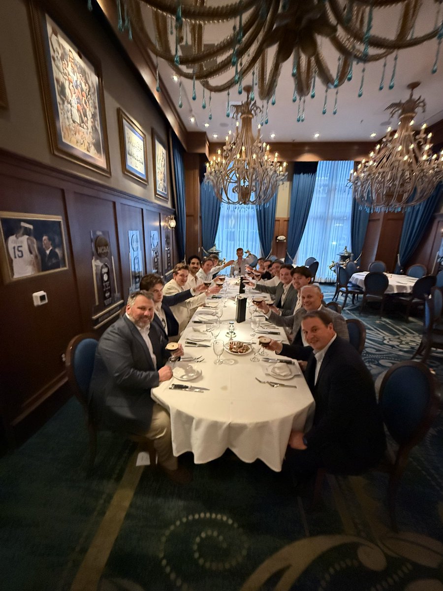mhwalls's tweet photo. @TheRealJeffRuby @MattBarrie @TheRealJeffRuby , it’s our favorite room! https://t.co/UwFYzBCpJE
