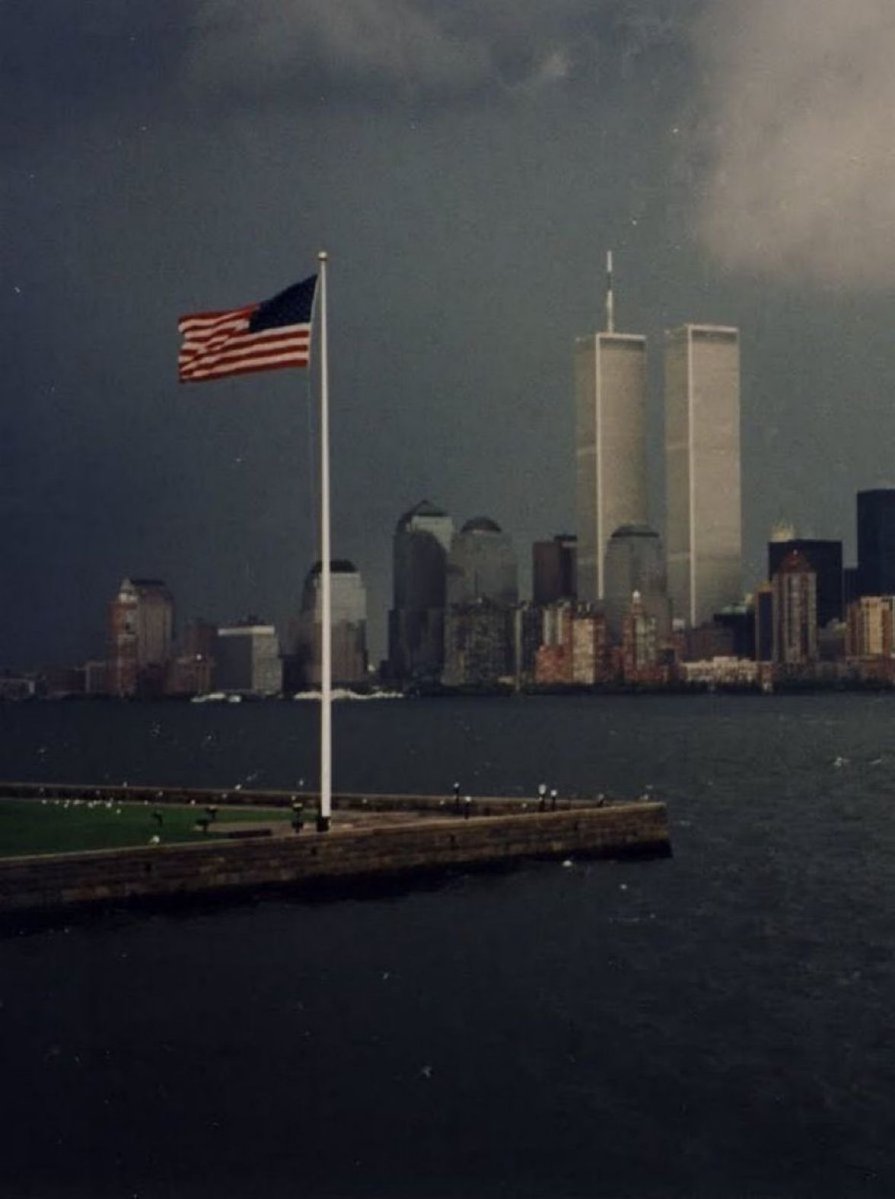 HistoryCalendar's tweet photo. New York skyline the evening of September 10, 2001, the day before the world changed… https://t.co/PkSBXn6pCl