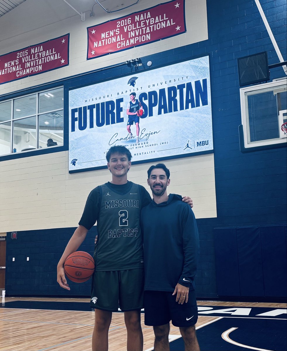 coach_tjarvis's tweet photo. A day of gratitude and reflection. It was great having @camdenevjen on campus today. I’m incredibly proud of the young man he has grown into…. https://t.co/6pe8PYzWS8